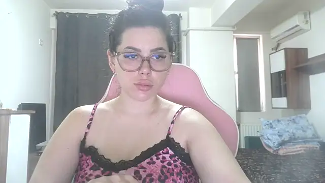 LovelyJulliette online show from 7, 6, 2026