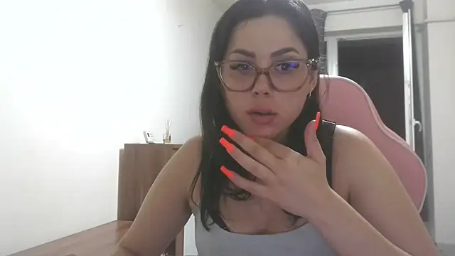 Snapshot of LovelyJulliette chatting on 7, 6, 2026 LovelyJulliette online show from 7, 6, 2026