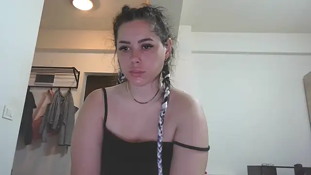 Snapshot of LovelyJulliette chatting on 6, 7, 2026 LovelyJulliette online show from 6, 7, 2026