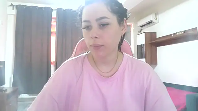 Snapshot of LovelyJulliette chatting on 17, 6, 2026 LovelyJulliette online show from 17, 6, 2026