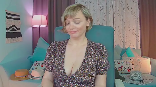 Snapshot of NandiSmile chatting on 28, 2, 2025 NandiSmile online show from 28, 2, 2025