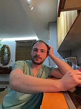 Adventurehotman online show from 17, 2, 2025