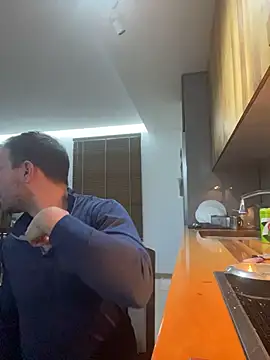 Adventurehotman online show from 4, 12, 2025