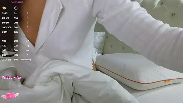 LaraSkinny online show from 12, 11, 2025