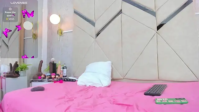 LiaVelez online show from 18, 4, 2026