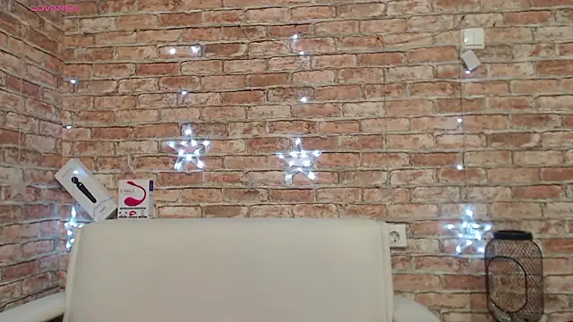 Amelia Kiss  online show from 3, 2, 2026