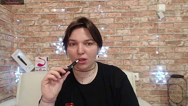 Amelia Kiss  online show from 2, 2, 2026