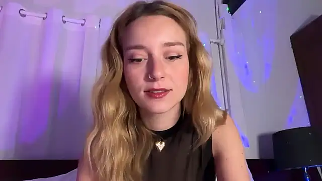 Snapshot of SirenaBelle chatting on 10, 6, 2026 SirenaBelle online show from 10, 6, 2026