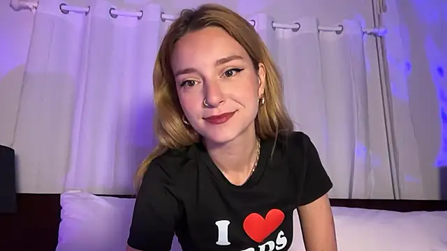 Snapshot of SirenaBelle chatting on 27, 5, 2026 SirenaBelle online show from 27, 5, 2026