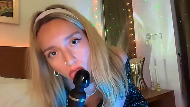 Snapshot of SirenaBelle chatting on 20, 11, 2025 SirenaBelle online show from 20, 11, 2025