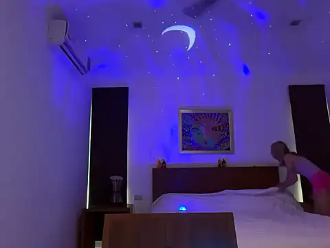 Snapshot of SirenaBelle chatting on 9, 10, 2025 SirenaBelle online show from 9, 10, 2025