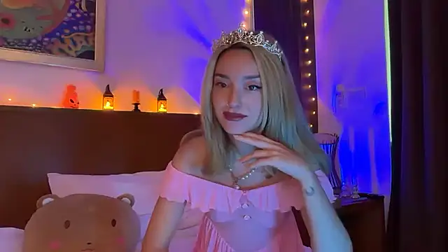 Snapshot of SirenaBelle chatting on 2, 11, 2025 SirenaBelle online show from 2, 11, 2025