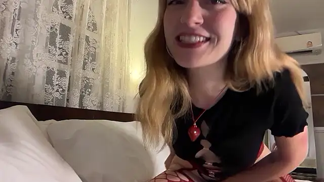 Snapshot of SirenaBelle chatting on 5, 5, 2026 SirenaBelle online show from 5, 5, 2026