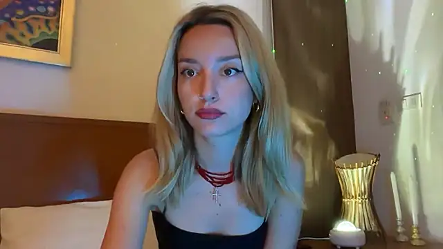 Snapshot of SirenaBelle chatting on 18, 11, 2025 SirenaBelle online show from 18, 11, 2025