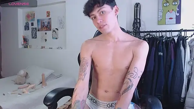 Snapshot of Amahd696 chatting on 7, 11, 2025 Amahd696 online show from 7, 11, 2025