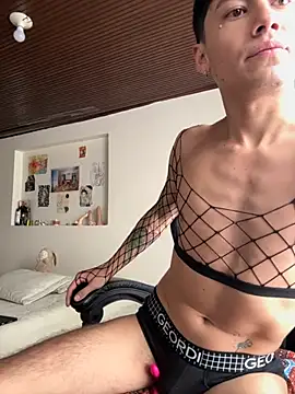 Snapshot of Amahd696 chatting on 17, 10, 2025 Amahd696 online show from 17, 10, 2025