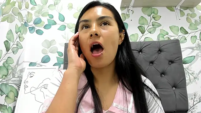 atilanadiaz7 online show from 15, 12, 2025