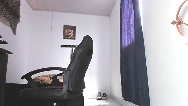 Aaron BigDickxxx online show from 17, 7, 2026