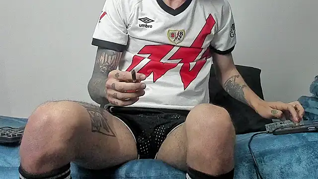 Snapshot of Aaron_BigDickxxx chatting on 7, 10, 2025 Aaron BigDickxxx online show from 7, 10, 2025