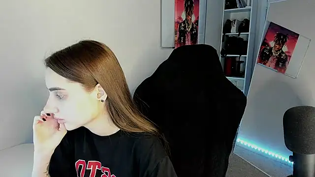   SilviaAbby   online show from 6, 2, 2025