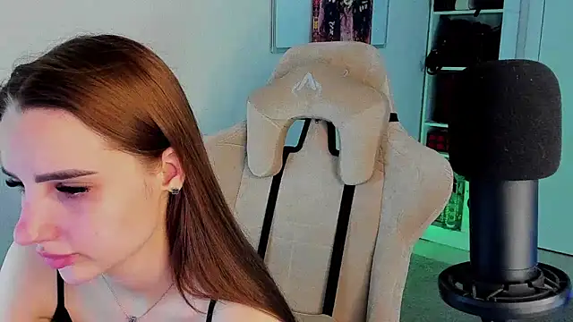   SilviaAbby   online show from 18, 3, 2025
