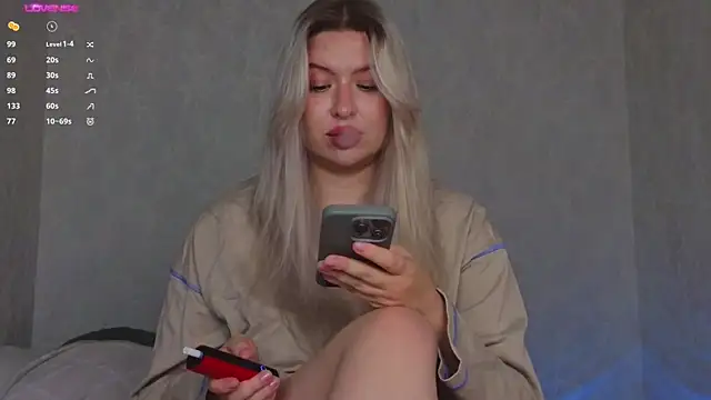 Snapshot of helen_frogg chatting on 23, 10, 2025 helen frogg online show from 23, 10, 2025