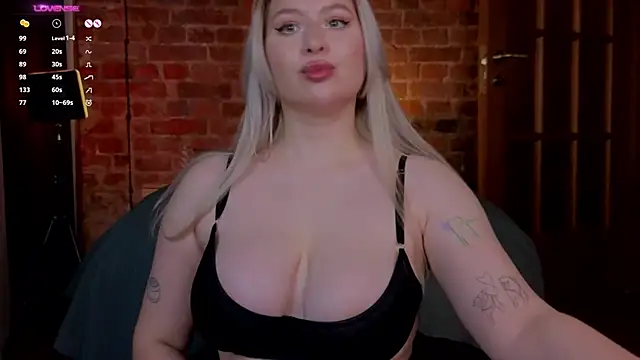 Snapshot of helen_frogg chatting on 20, 11, 2025 helen frogg online show from 20, 11, 2025