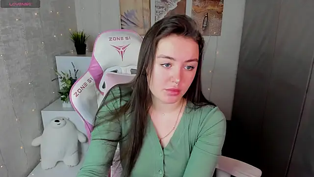 Snapshot of Secret_goddes chatting on 13, 10, 2025 Secret goddes online show from 13, 10, 2025