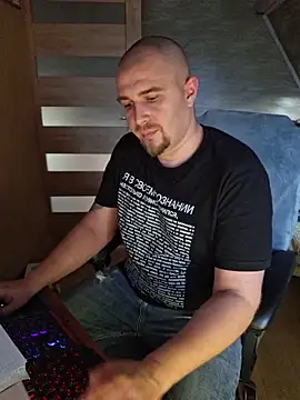 Foxyshaved online show from 4, 11, 2025