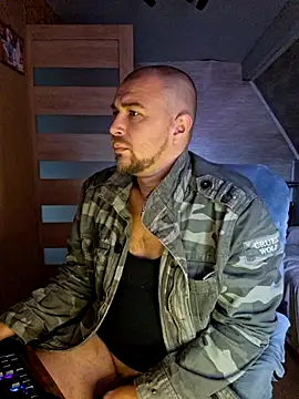 Snapshot of Foxyshaved chatting on 7, 7, 2026 Foxyshaved online show from 7, 7, 2026