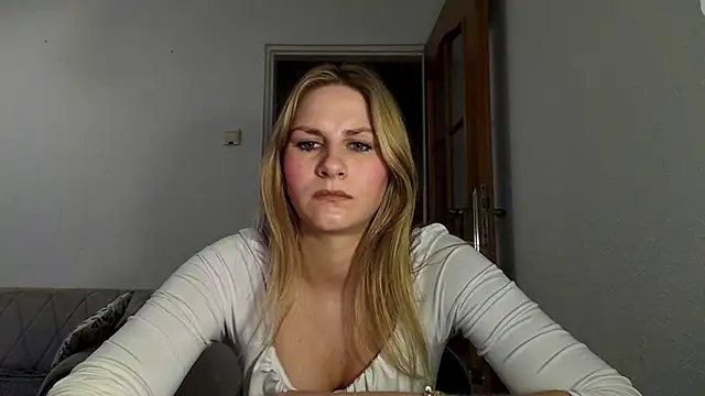 Snapshot of DagmarieFlirt chatting on 20, 3, 2025 DagmarieFlirt online show from 20, 3, 2025