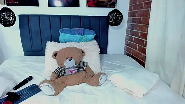 kyliejenner hot online show from 7, 4, 2026