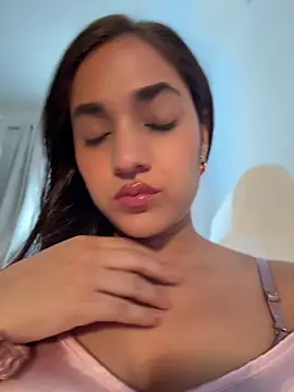Snapshot of CuteeRose chatting on 23, 5, 2026 CuteeRose online show from 23, 5, 2026