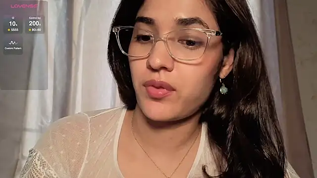 Snapshot of CuteeRose chatting on 24, 10, 2025 CuteeRose online show from 24, 10, 2025