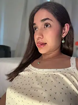 Snapshot of CuteeRose chatting on 10, 5, 2026 CuteeRose online show from 10, 5, 2026