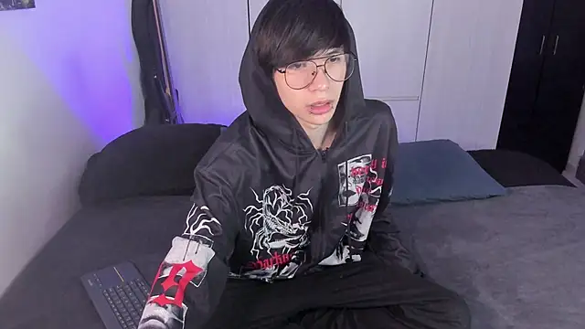 Aventure Twinks online show from 24, 1, 2025