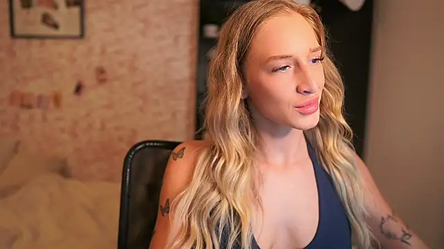 Snapshot of Nicolette__Shea_ chatting on 14, 11, 2025 Nicolette Shea online show from 14, 11, 2025