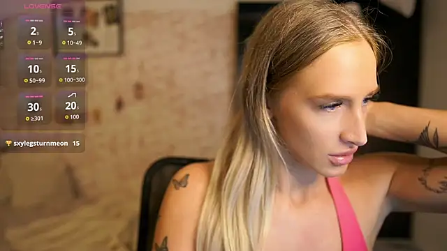 Nicolette  Shea  online show from 1, 10, 2025