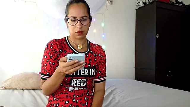 fantasty nylon online show from 17, 12, 2025