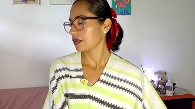 Snapshot of fantasty_nylon chatting on 7, 5, 2026 fantasty nylon online show from 7, 5, 2026