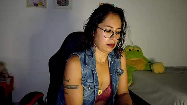 Snapshot of fantasty_nylon chatting on 19, 5, 2026 fantasty nylon online show from 19, 5, 2026