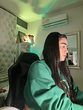 Snapshot of ZarahEvans chatting on 10, 10, 2025 ZarahEvans online show from 10, 10, 2025