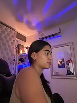 Snapshot of ZarahEvans chatting on 11, 11, 2025 ZarahEvans online show from 11, 11, 2025