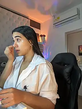 Snapshot of ZarahEvans chatting on 8, 11, 2025 ZarahEvans online show from 8, 11, 2025