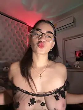 Snapshot of ZarahEvans chatting on 1, 12, 2025 ZarahEvans online show from 1, 12, 2025