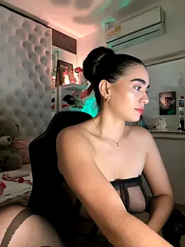 Snapshot of ZarahEvans chatting on 21, 11, 2025 ZarahEvans online show from 21, 11, 2025