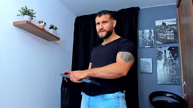 Snapshot of AndrewDiaz chatting on 30, 10, 2025 AndrewDiaz online show from 30, 10, 2025