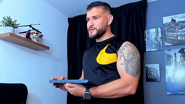 Snapshot of AndrewDiaz chatting on 25, 11, 2025 AndrewDiaz online show from 25, 11, 2025