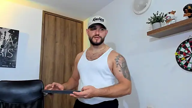 Snapshot of AndrewDiaz chatting on 10, 10, 2025 AndrewDiaz online show from 10, 10, 2025