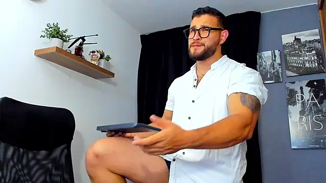 Snapshot of AndrewDiaz chatting on 19, 12, 2025 AndrewDiaz online show from 19, 12, 2025